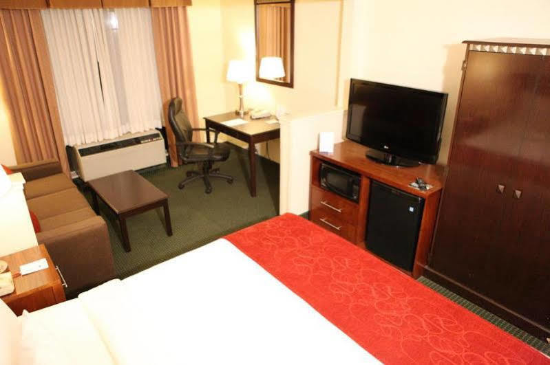Comfort Suites Denver Bagian luar foto