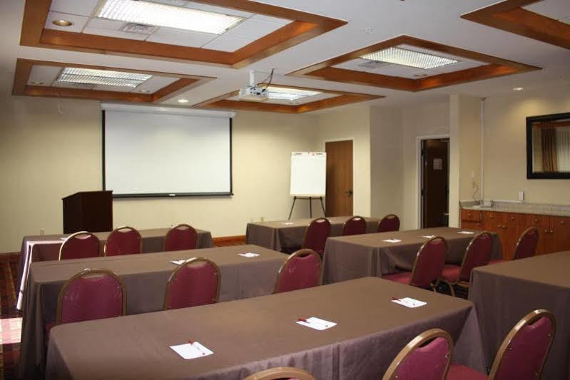 Comfort Suites Denver Bagian luar foto