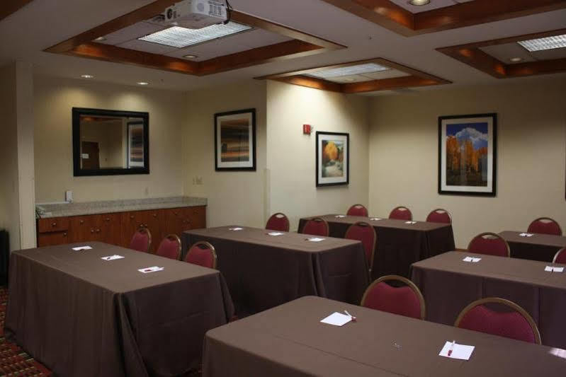 Comfort Suites Denver Bagian luar foto